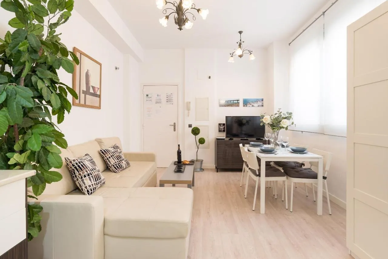 Ferienwohnung Mlg - Apartamento Trinidad Con Parking Málaga Apartment